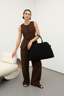 <tc>The Row</tc> 柔軟的 Margaux 17 絨面革包