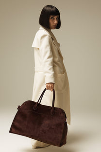 <tc>The Row</tc> 柔軟的 Margaux 17 絨面革包