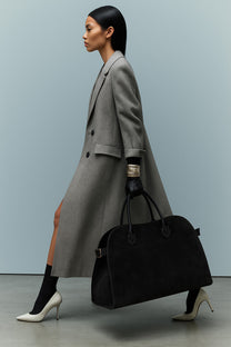 <tc>The Row</tc> 柔軟的 Margaux 17 絨面革包