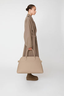 <tc>The Row</tc> Margaux 17 柔軟皮革包