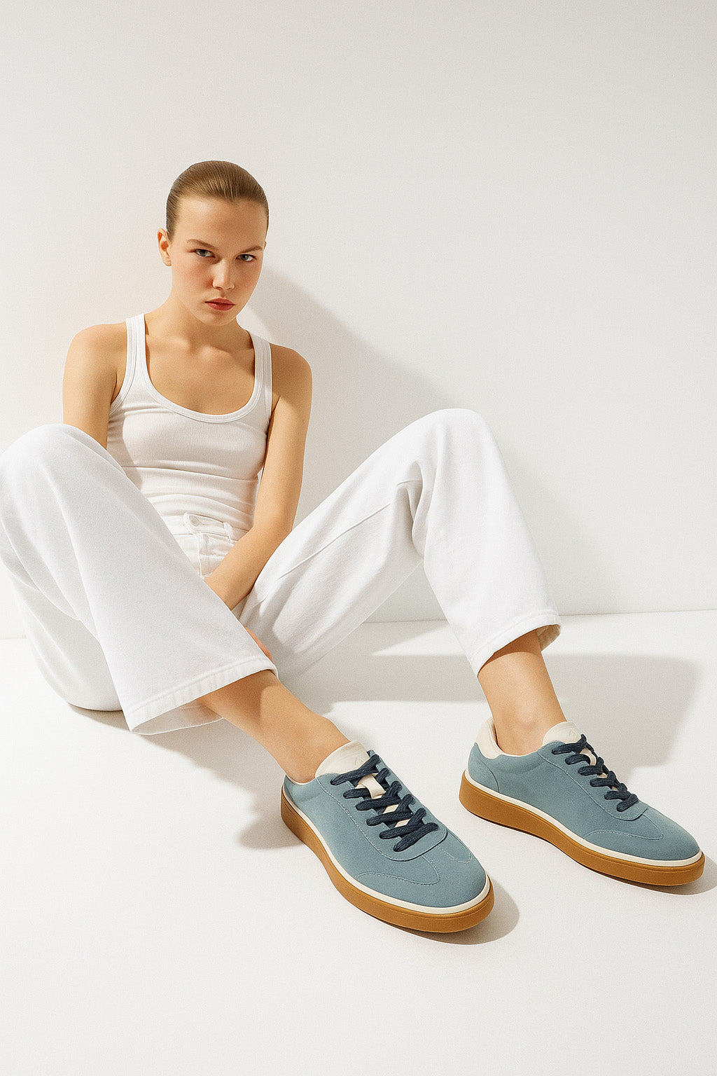<tc>Loro Piana</tc> 女款 Tennis Walk 運動鞋（絨面小牛皮）