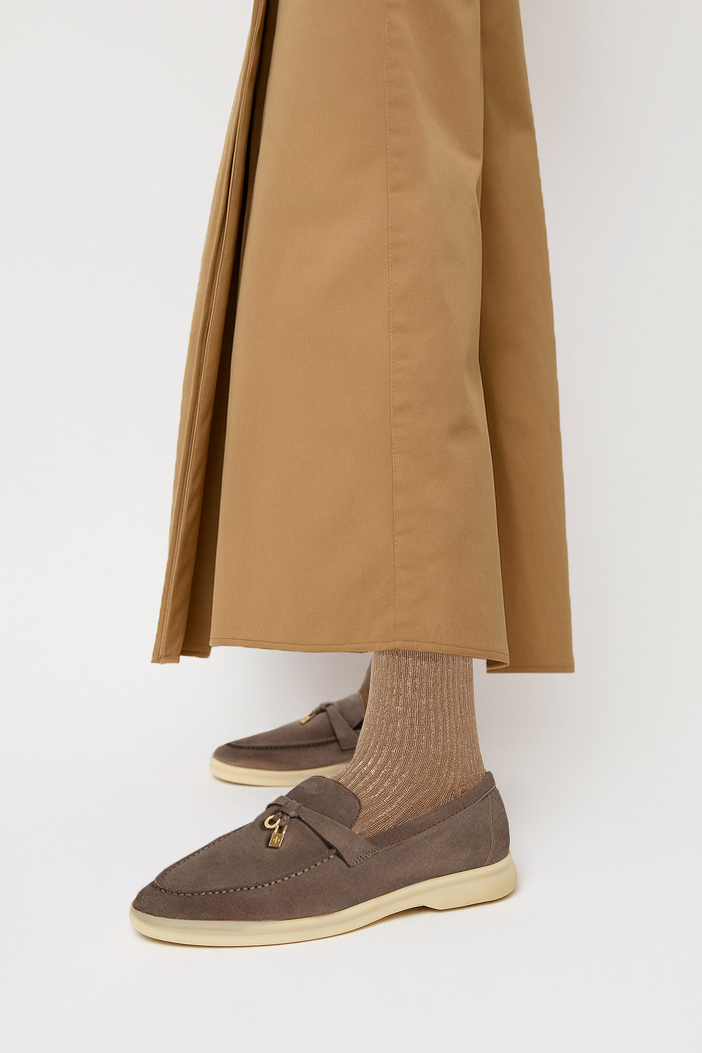 <tc>Loro Piana</tc> 女士夏季 Charms Walk 樂福鞋（絨面革）
