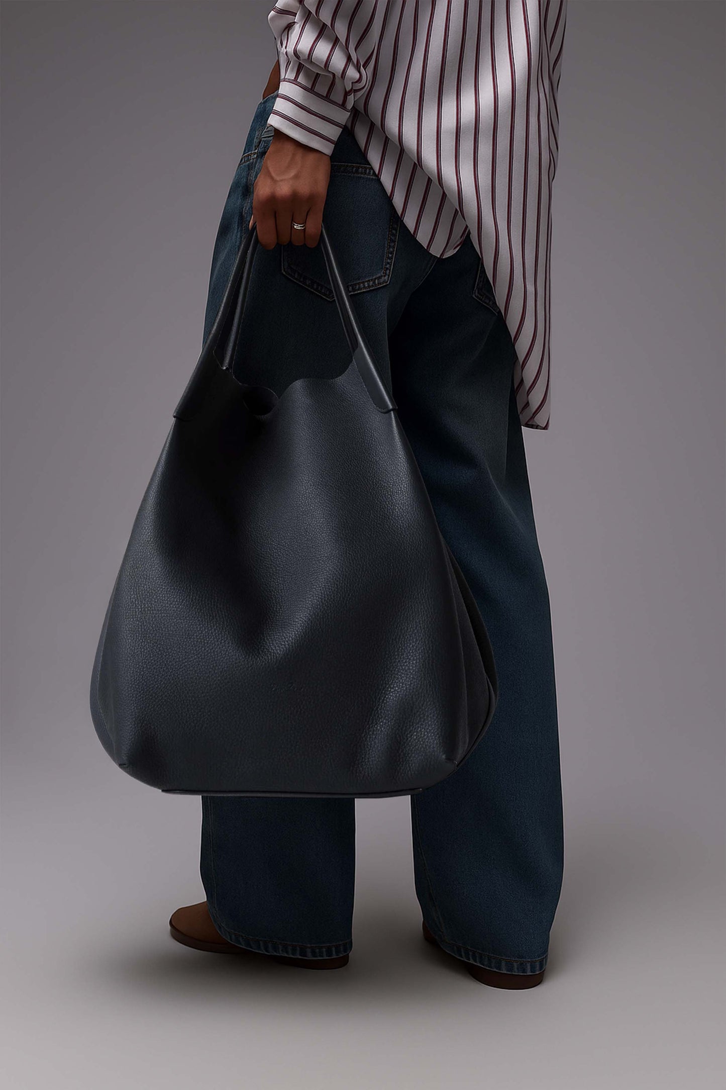 <tc>Loro Piana</tc> 女士超大號 Bale Hobo 包