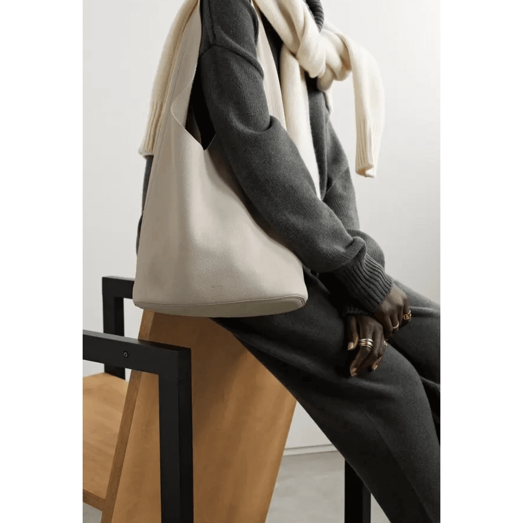 <tc>The Row</tc> Bindle Three皮革肩背包